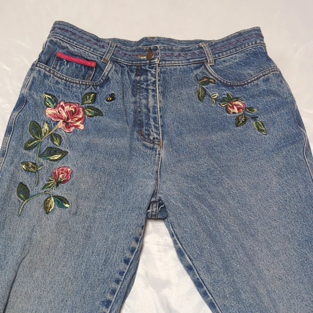 Vintage 90's High Rise Acid Washed Boho Mom Jeans With Embroidered Roses